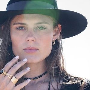 Anna Beck Medium Linear Hoops